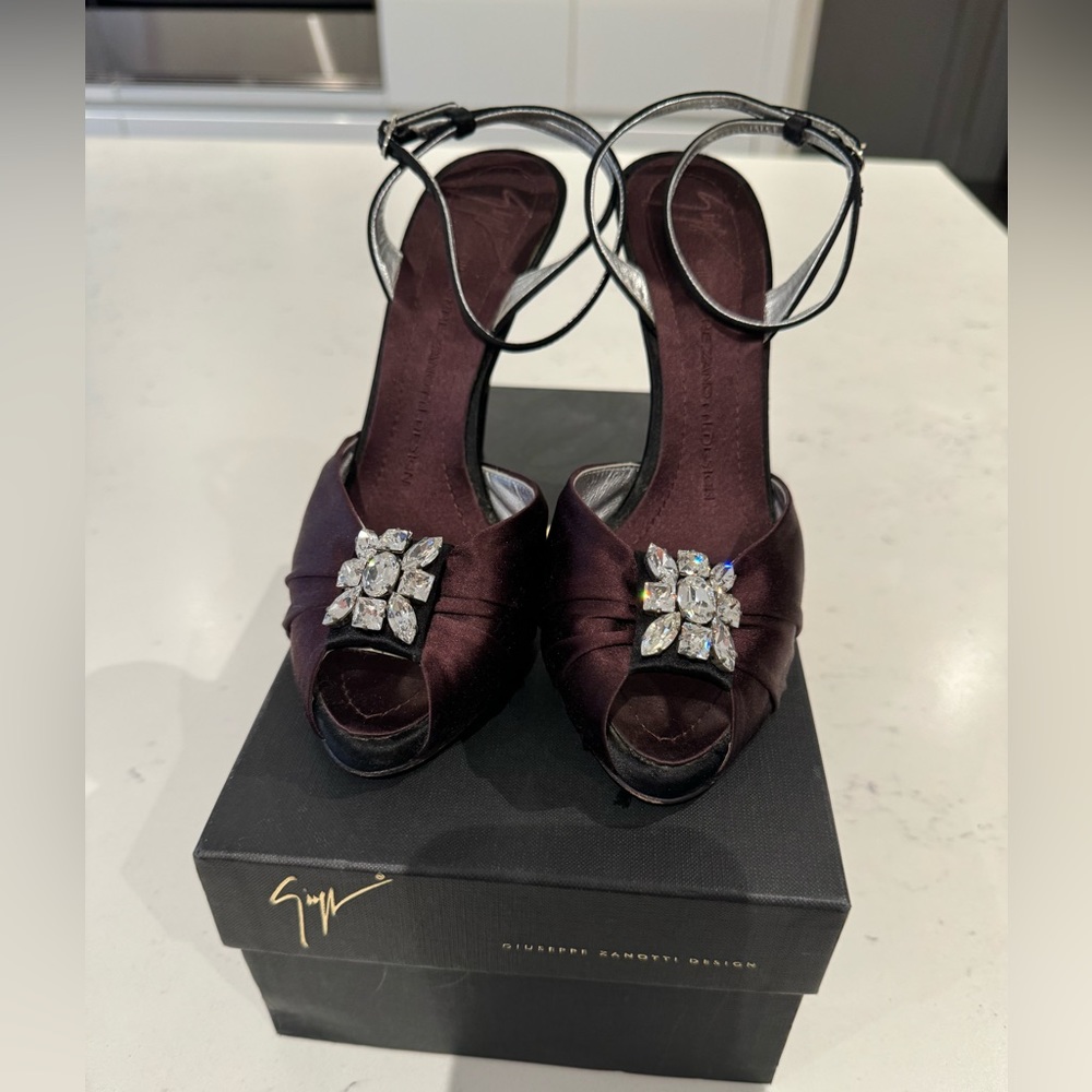 Giuseppe Zanotti Design Embellished
Slingback Pumps